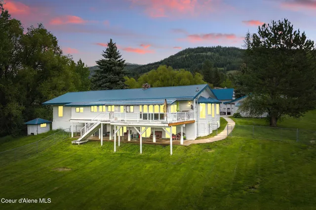 $1,750,000 | 291 Comeback Bay Lane, Sagle, ID 83860