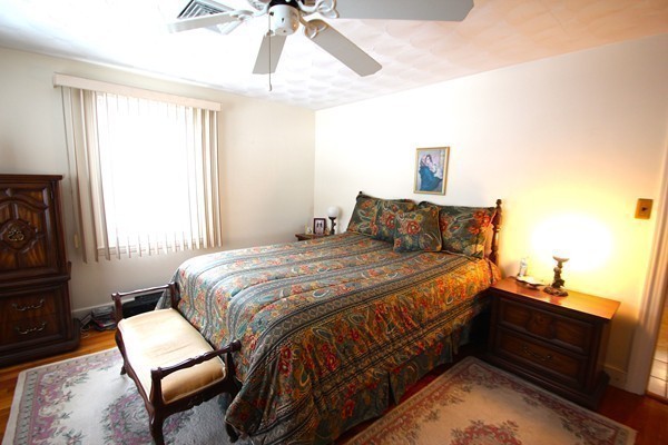 74 Robin Hood Road Stoneham, MA 02180 - Photo 18 of 26 Gallery Image 18