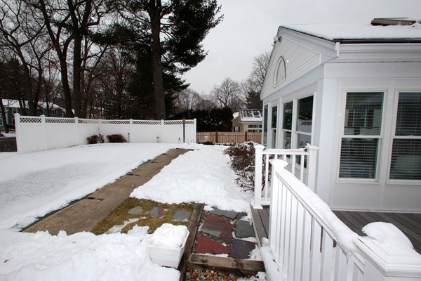74 Robin Hood Road Stoneham, MA 02180 - Photo 8 of 26 Gallery Image 8