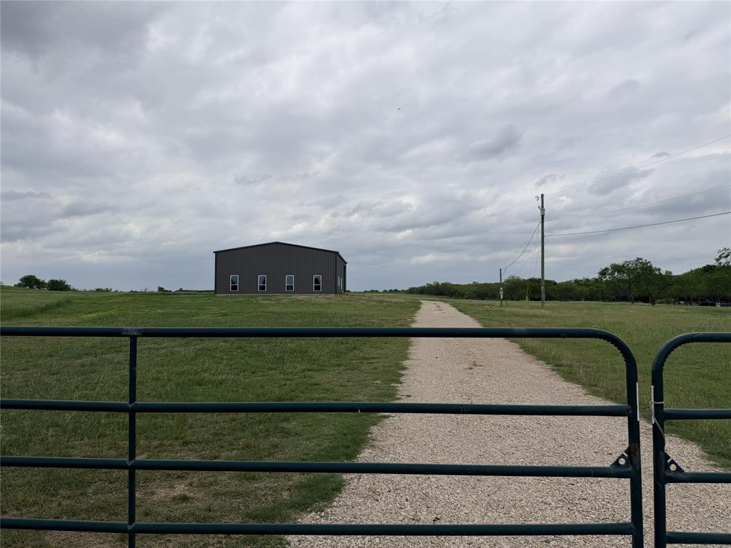 192 FM 1183 Alma, TX 75119 - Photo 3 of 33
