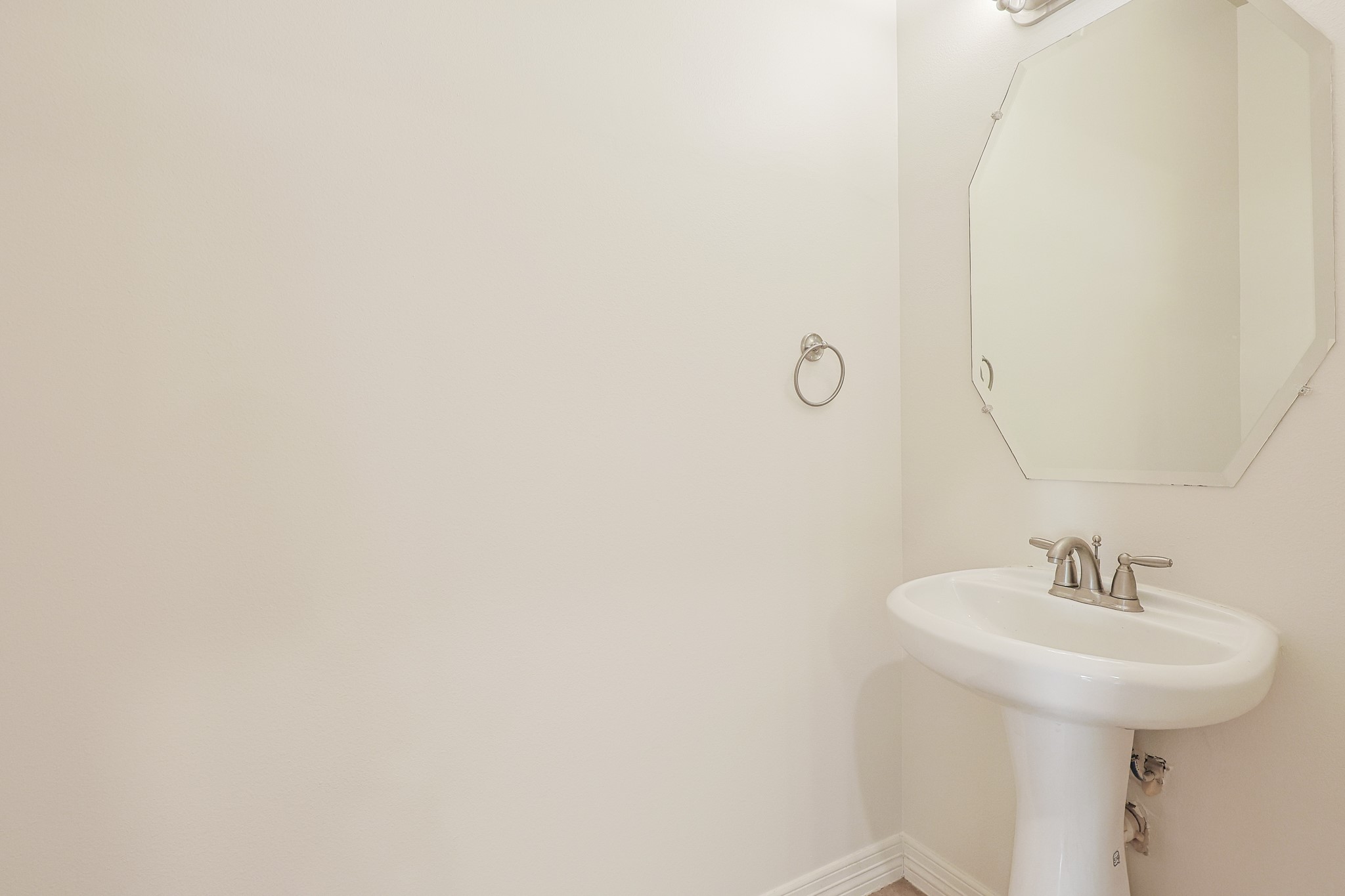 2540 Prospect Street, Unit C Houston, TX 77004 - Photo 28 of 31 a bathroom with a sink and mirror