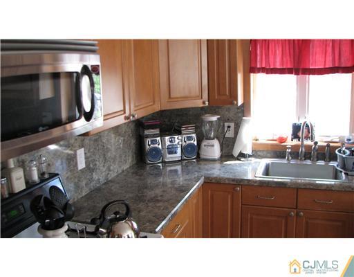 32 Darwin Road Old Bridge, NJ 08857 - Photo 5 of 10 Gallery Image 5