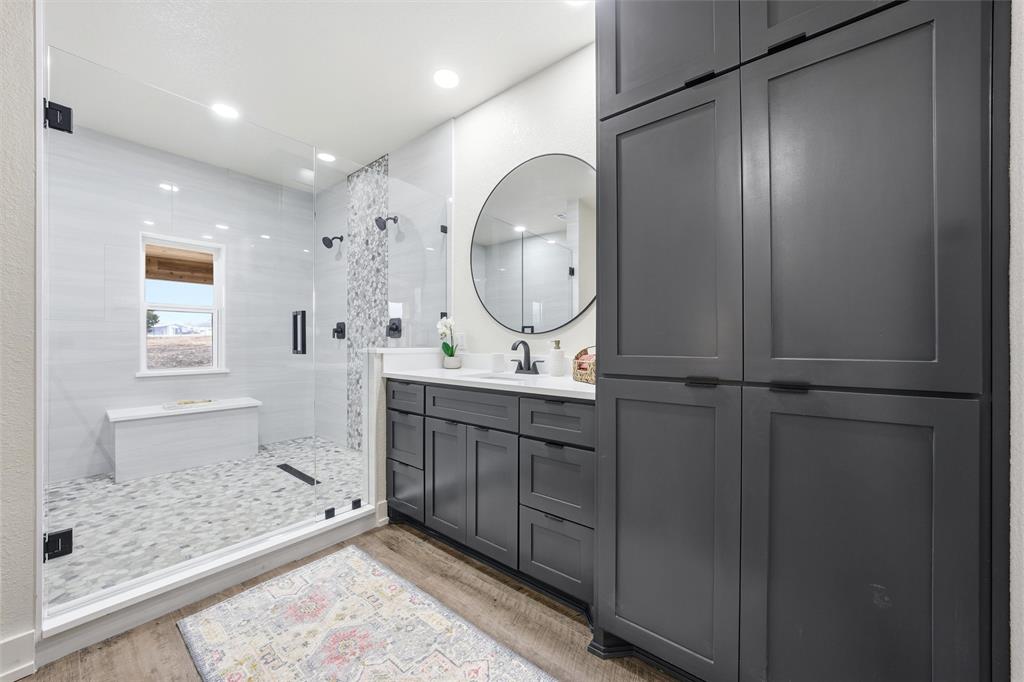 388 Fern Valley Road Waco, TX 76708 - Photo 21 of 40 Unbelievable Wet Bath