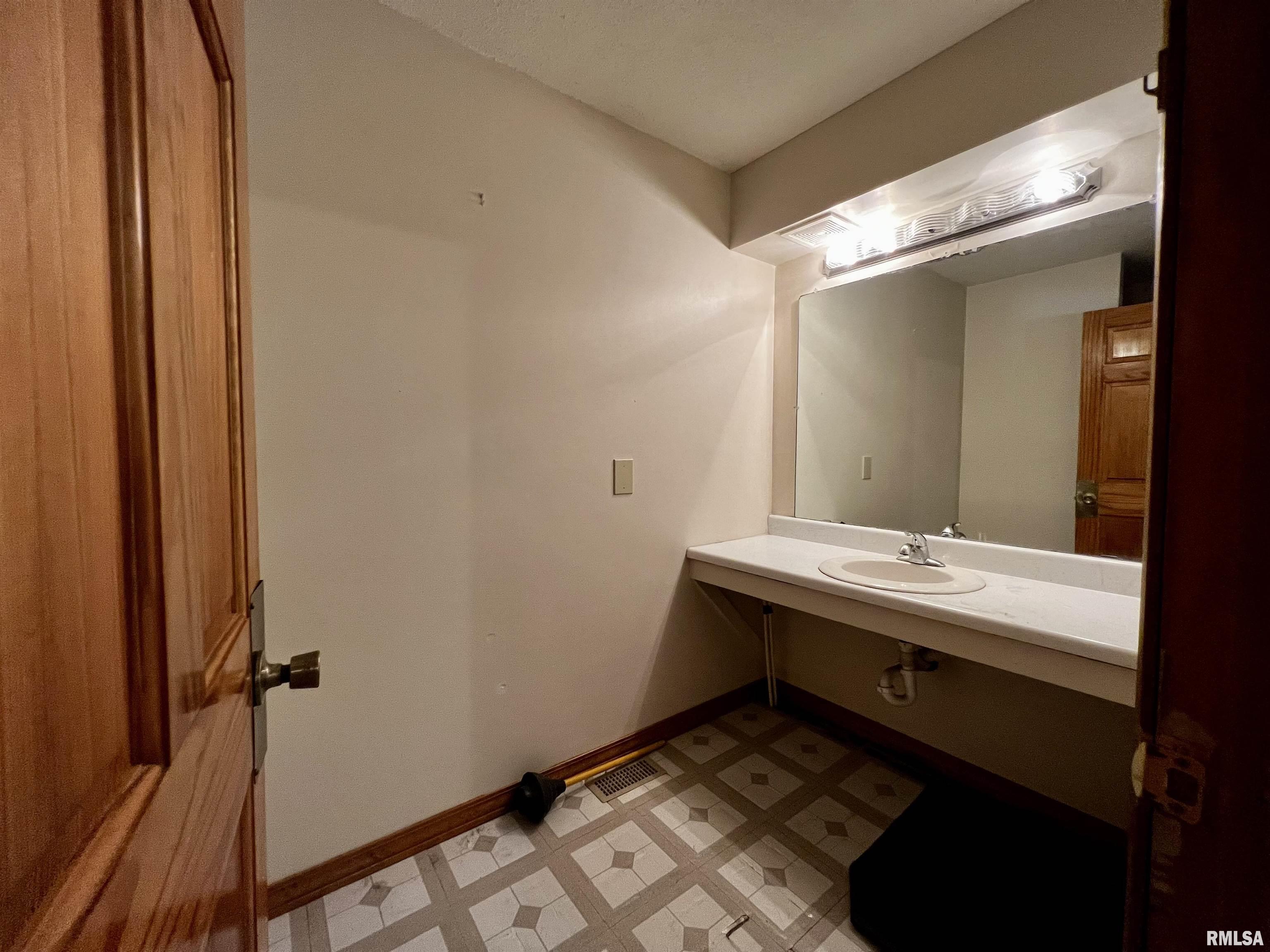 721 Wigwam Hollow Road Macomb, IL 61455 - Photo 19 of 55