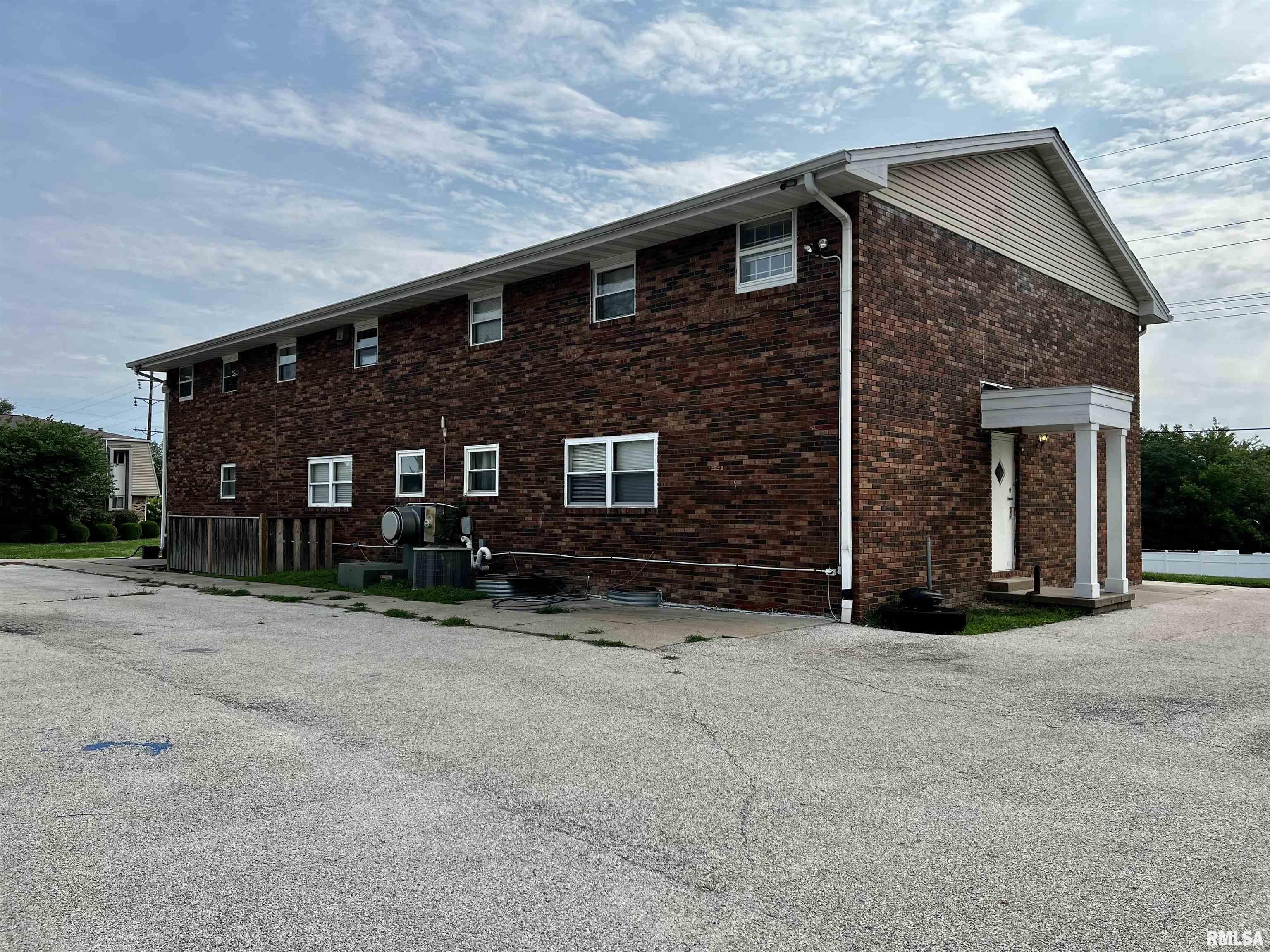 721 Wigwam Hollow Road Macomb, IL 61455 - Photo 4 of 55