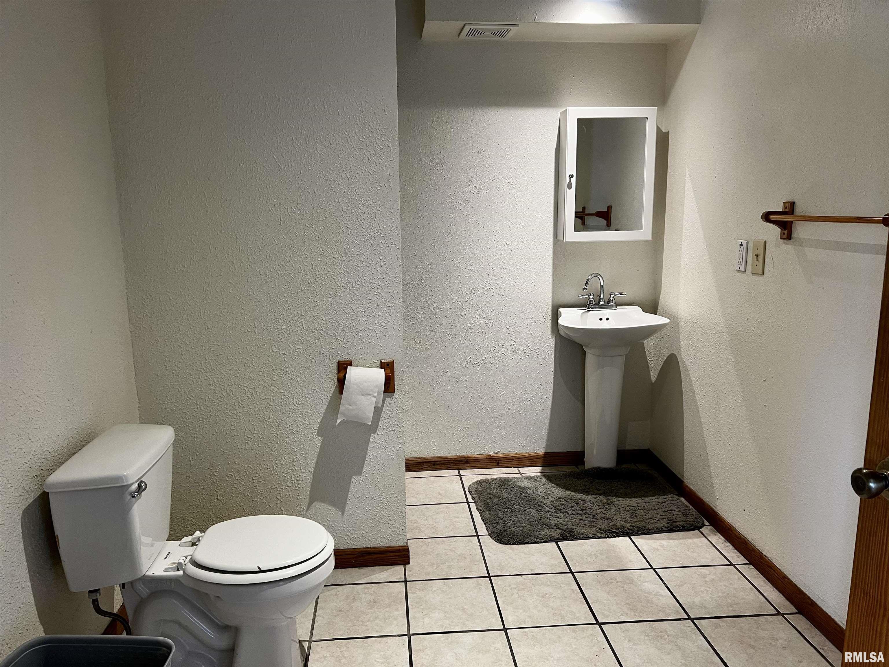 721 Wigwam Hollow Road Macomb, IL 61455 - Photo 6 of 55