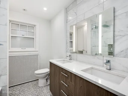 $665,000 | 2335 North Commonwealth Avenue, Unit 3G, Chicago, IL 60614