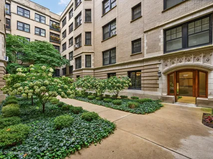 $665,000 | 2335 North Commonwealth Avenue, Unit 3G, Chicago, IL 60614