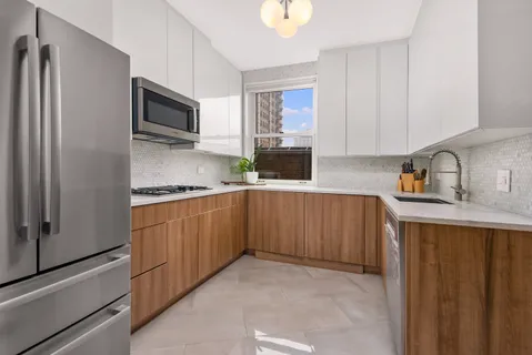 $665,000 | 2335 North Commonwealth Avenue, Unit 3G, Chicago, IL 60614