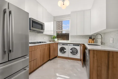 $665,000 | 2335 North Commonwealth Avenue, Unit 3G, Chicago, IL 60614