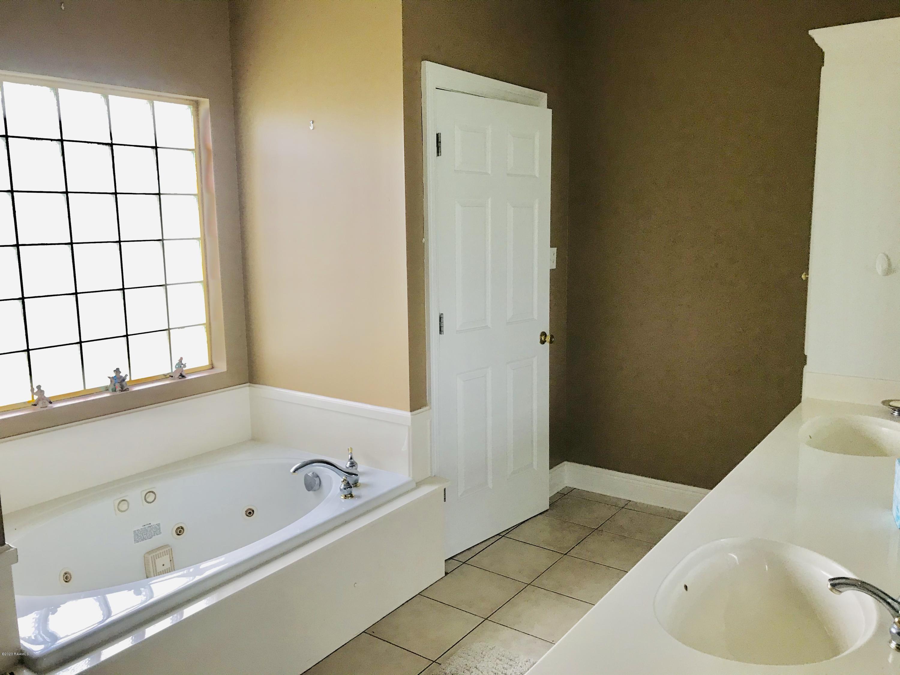304 Bonin Road Lafayette, LA 70508 - Photo 11 of 23 Master Bath