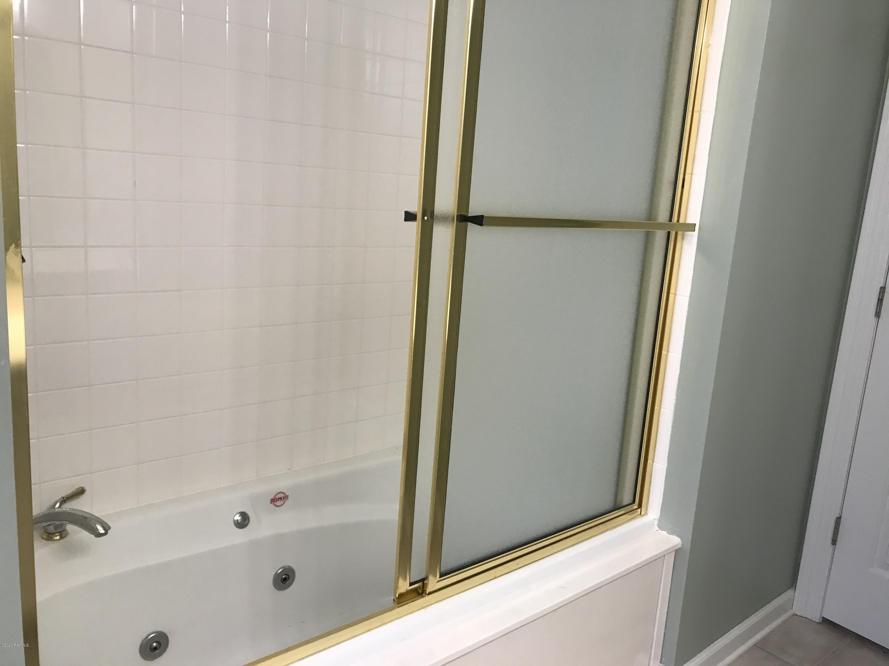 304 Bonin Road Lafayette, LA 70508 - Photo 15 of 23 Guest Bath