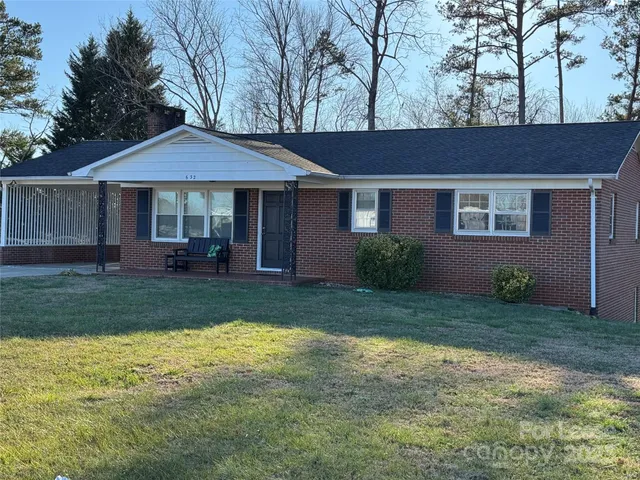 $1,450 | 632 Main Street, Hudson, NC 28638