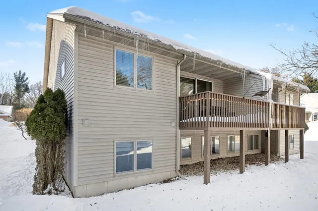 $389,000 | 17574 Park Pl Circle, Spring Lake, MI 49456