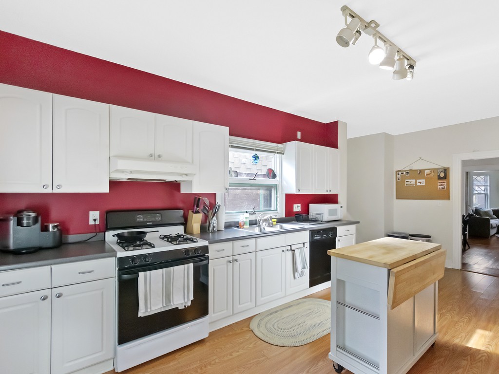 103 Bartlett Street Somerville, MA 02145 - Photo 8 of 35