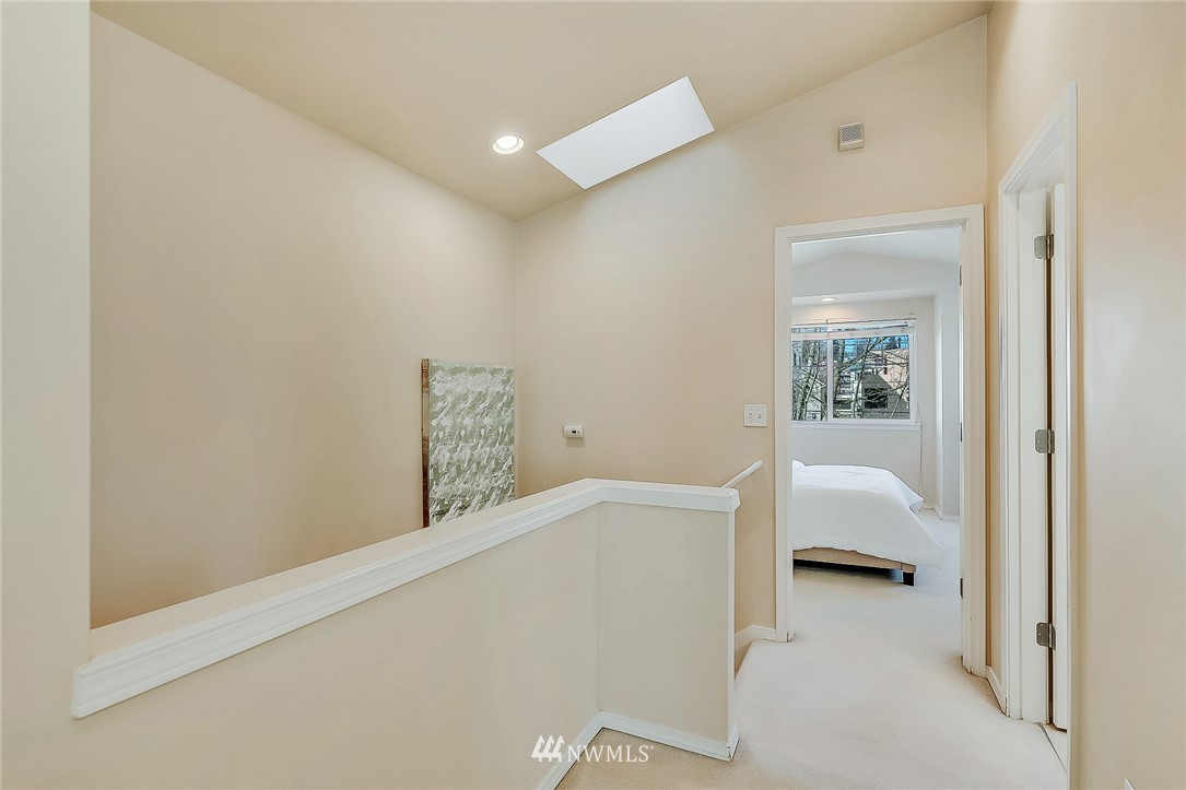 8542 B Midvale Avenue North Seattle, WA 98103 - Photo 18 of 31 a view of livingroom with furniture