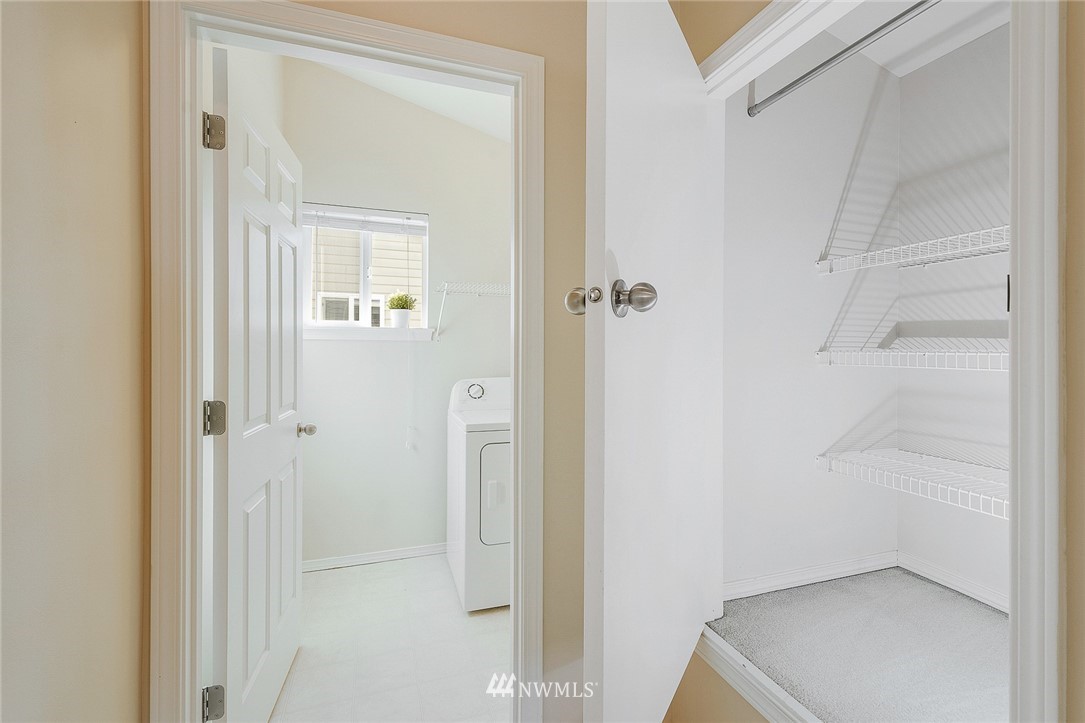 8542 B Midvale Avenue North Seattle, WA 98103 - Photo 21 of 31