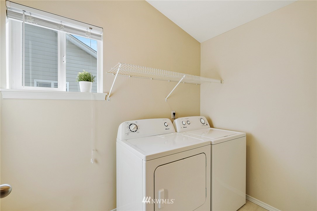 8542 B Midvale Avenue North Seattle, WA 98103 - Photo 22 of 31 a utility room with dryer and washer