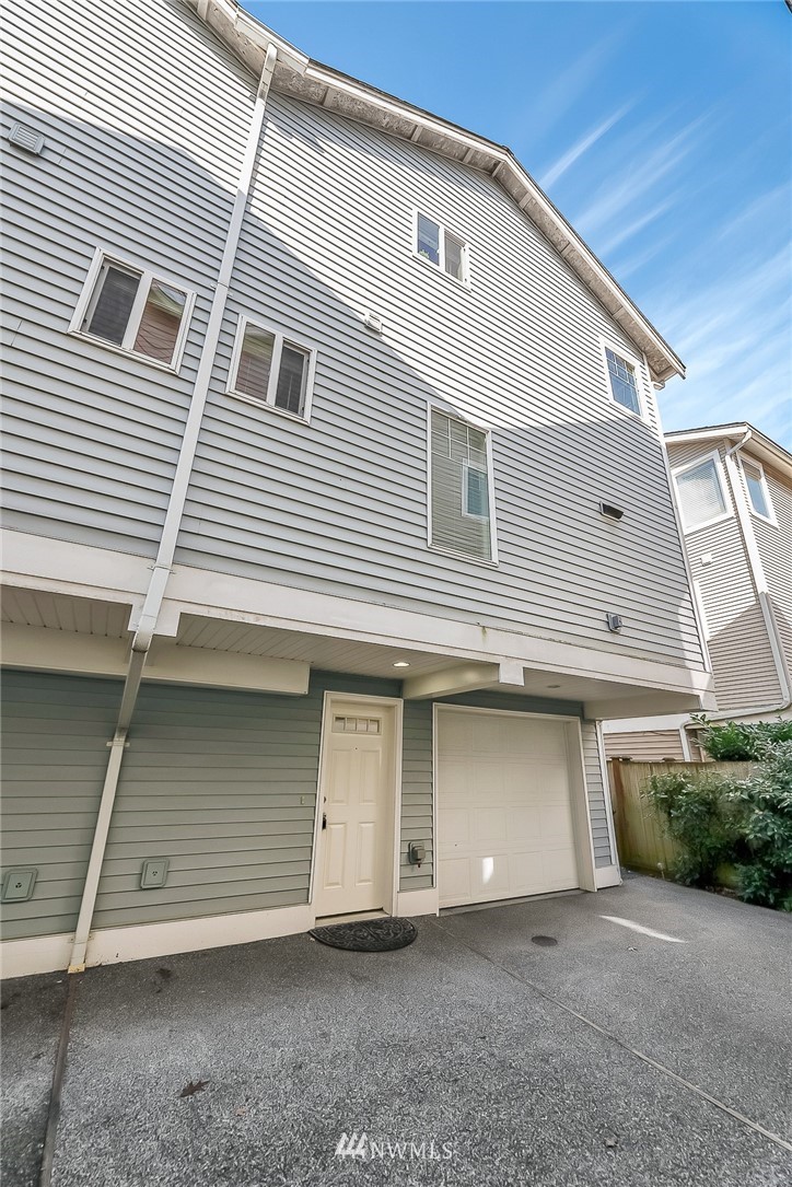 8542 B Midvale Avenue North Seattle, WA 98103 - Photo 30 of 31 a front view of a house