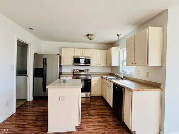$2,000 | 12655 Braddock Lane, Noblesville, IN 46060