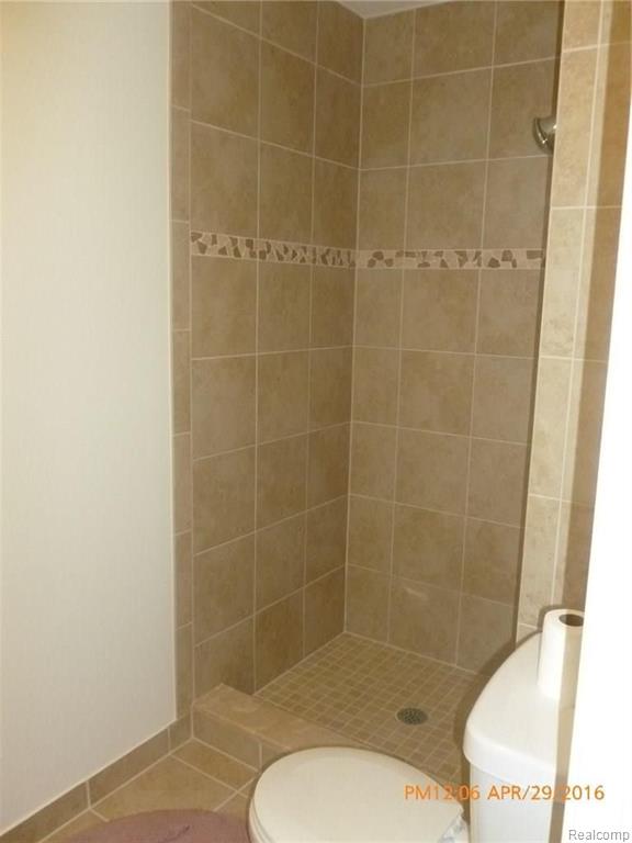 23133 Farmington Road Farmington, MI 48336 - Photo 27 of 32