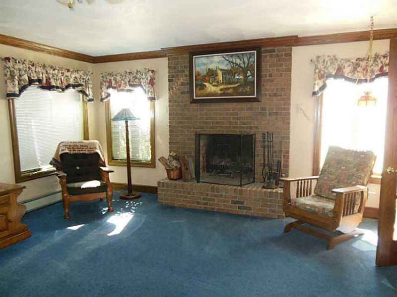 180 Valley Road Indiana, PA 15701 - Photo 9 of 21 Living Room.