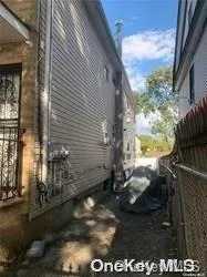 a view of a back yard of the house