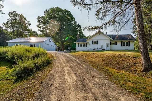 $575,000 | 994 Grover Road, East Aurora, NY 14052