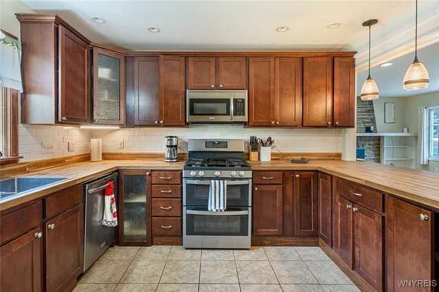 $575,000 | 994 Grover Road, East Aurora, NY 14052