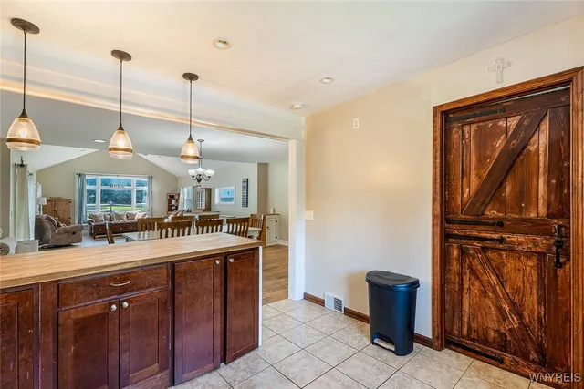 $575,000 | 994 Grover Road, East Aurora, NY 14052