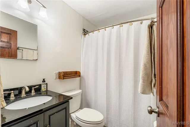 $575,000 | 994 Grover Road, East Aurora, NY 14052