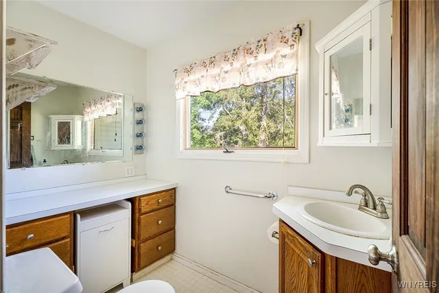 $575,000 | 994 Grover Road, East Aurora, NY 14052