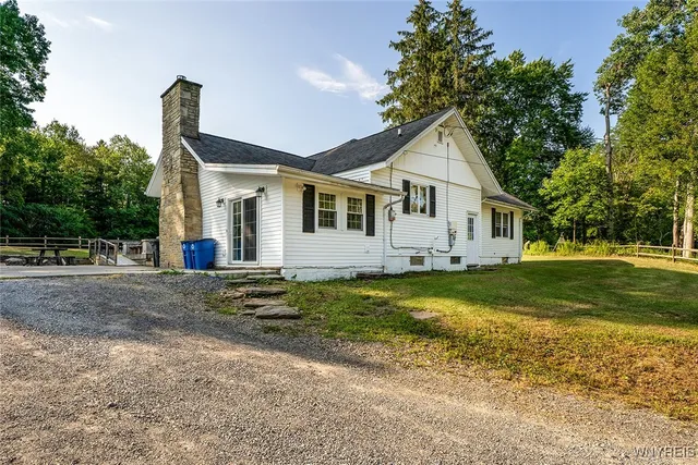 $575,000 | 994 Grover Road, East Aurora, NY 14052