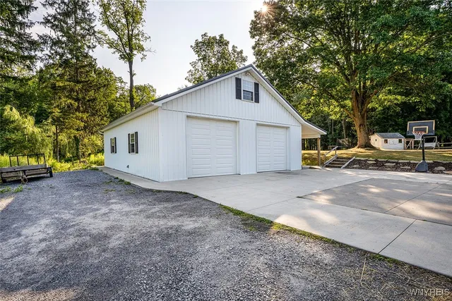 $575,000 | 994 Grover Road, East Aurora, NY 14052