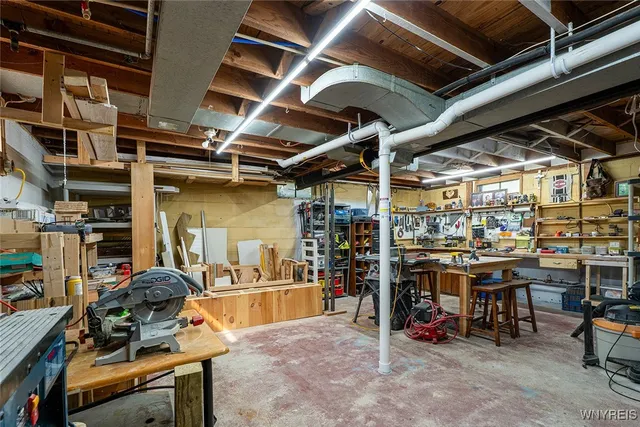 $575,000 | 994 Grover Road, East Aurora, NY 14052