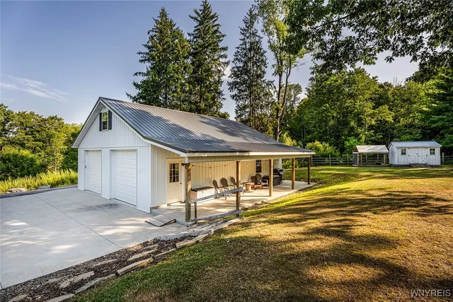 $575,000 | 994 Grover Road, East Aurora, NY 14052