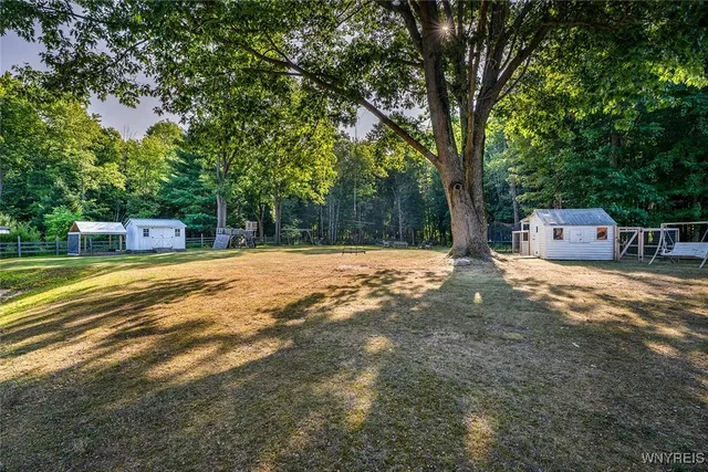 $575,000 | 994 Grover Road, East Aurora, NY 14052