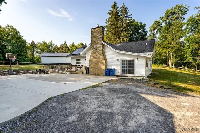 $575,000 | 994 Grover Road, East Aurora, NY 14052