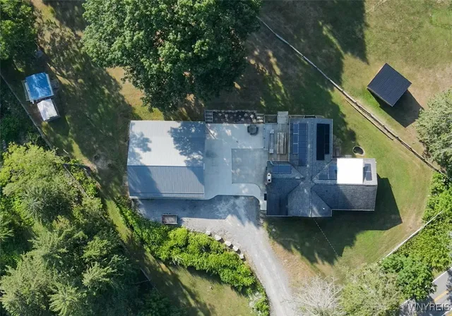 $575,000 | 994 Grover Road, East Aurora, NY 14052