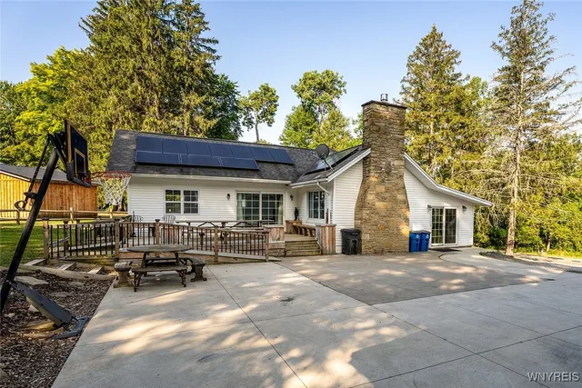 $575,000 | 994 Grover Road, East Aurora, NY 14052