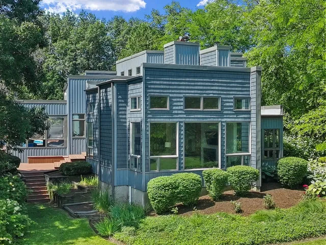 a view of a house with a yard and plants