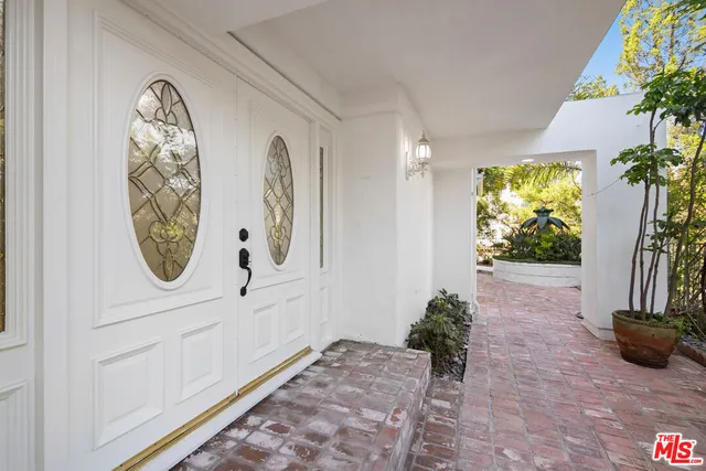 $2,495,000 | 2461 Jupiter Drive, Los Angeles, CA 90046