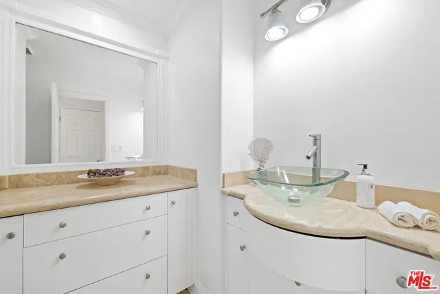 $2,495,000 | 2461 Jupiter Drive, Los Angeles, CA 90046