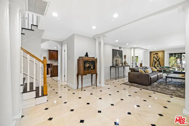 $2,495,000 | 2461 Jupiter Drive, Los Angeles, CA 90046