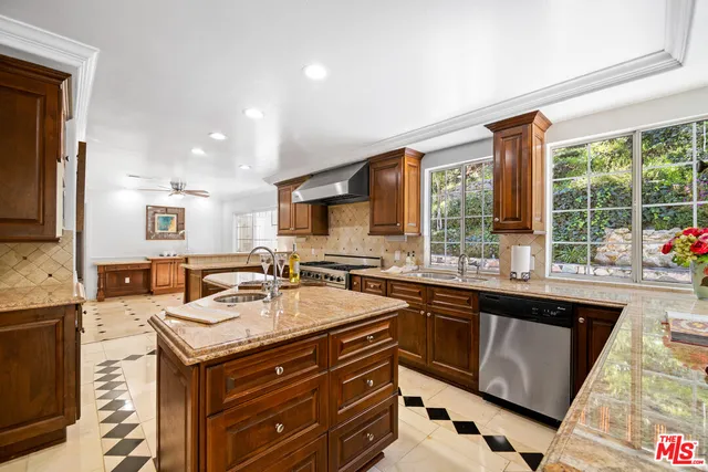 $2,495,000 | 2461 Jupiter Drive, Los Angeles, CA 90046