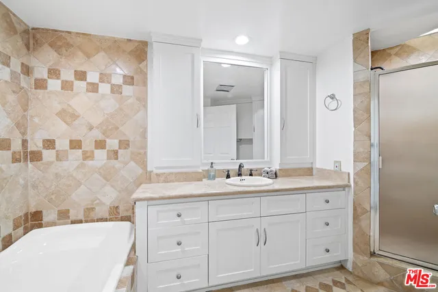 $2,495,000 | 2461 Jupiter Drive, Los Angeles, CA 90046