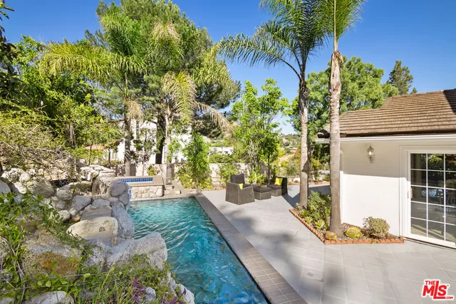 $2,495,000 | 2461 Jupiter Drive, Los Angeles, CA 90046