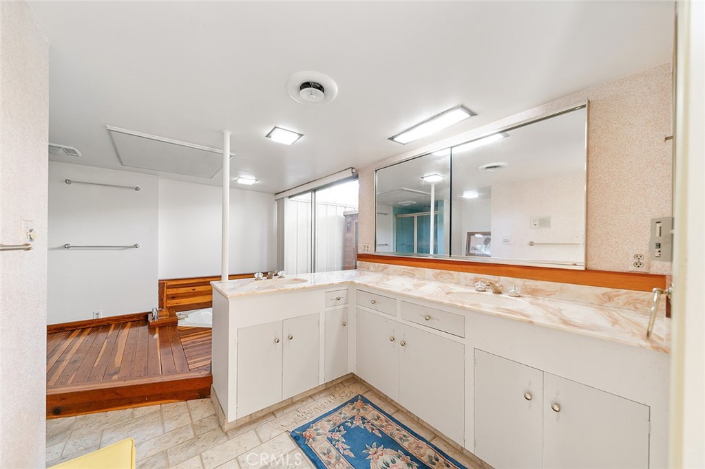 20827 East Mesarica Road Covina, CA 91724 - Photo 17 of 40 a utility room with cabinets and washer dryer