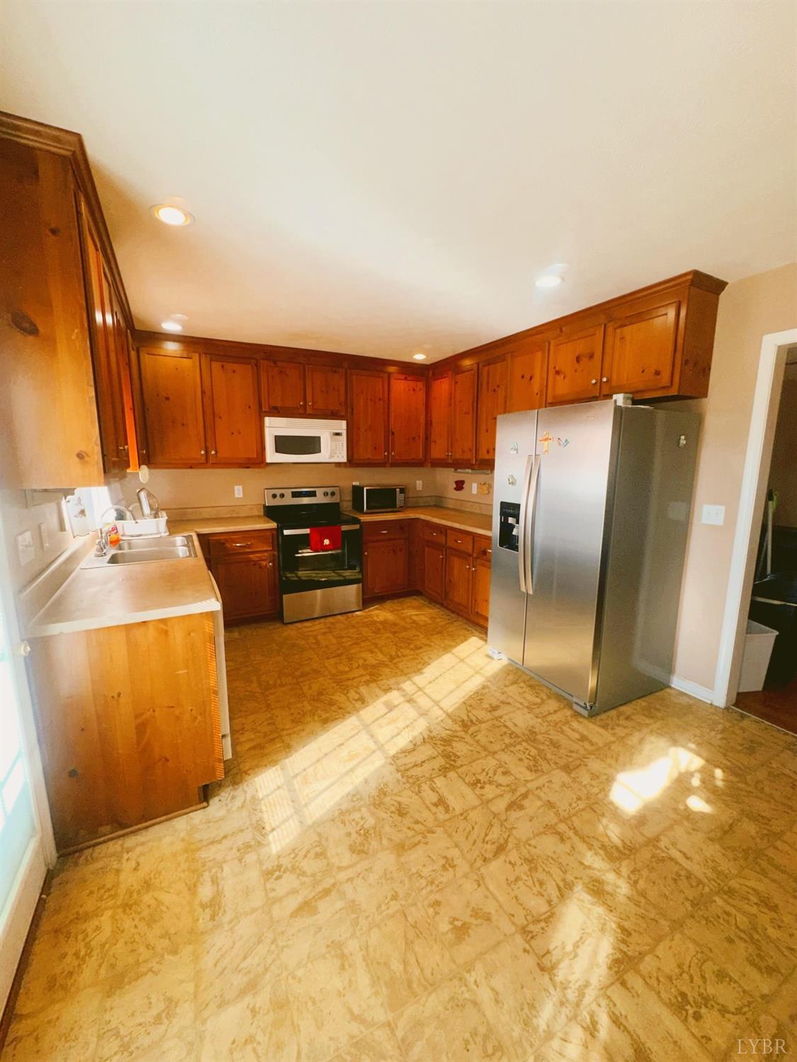 283 Country Estates Road Appomattox, VA 24522 - Photo 6 of 22 a kitchen with stainless steel appliances a refrigerator and a stove