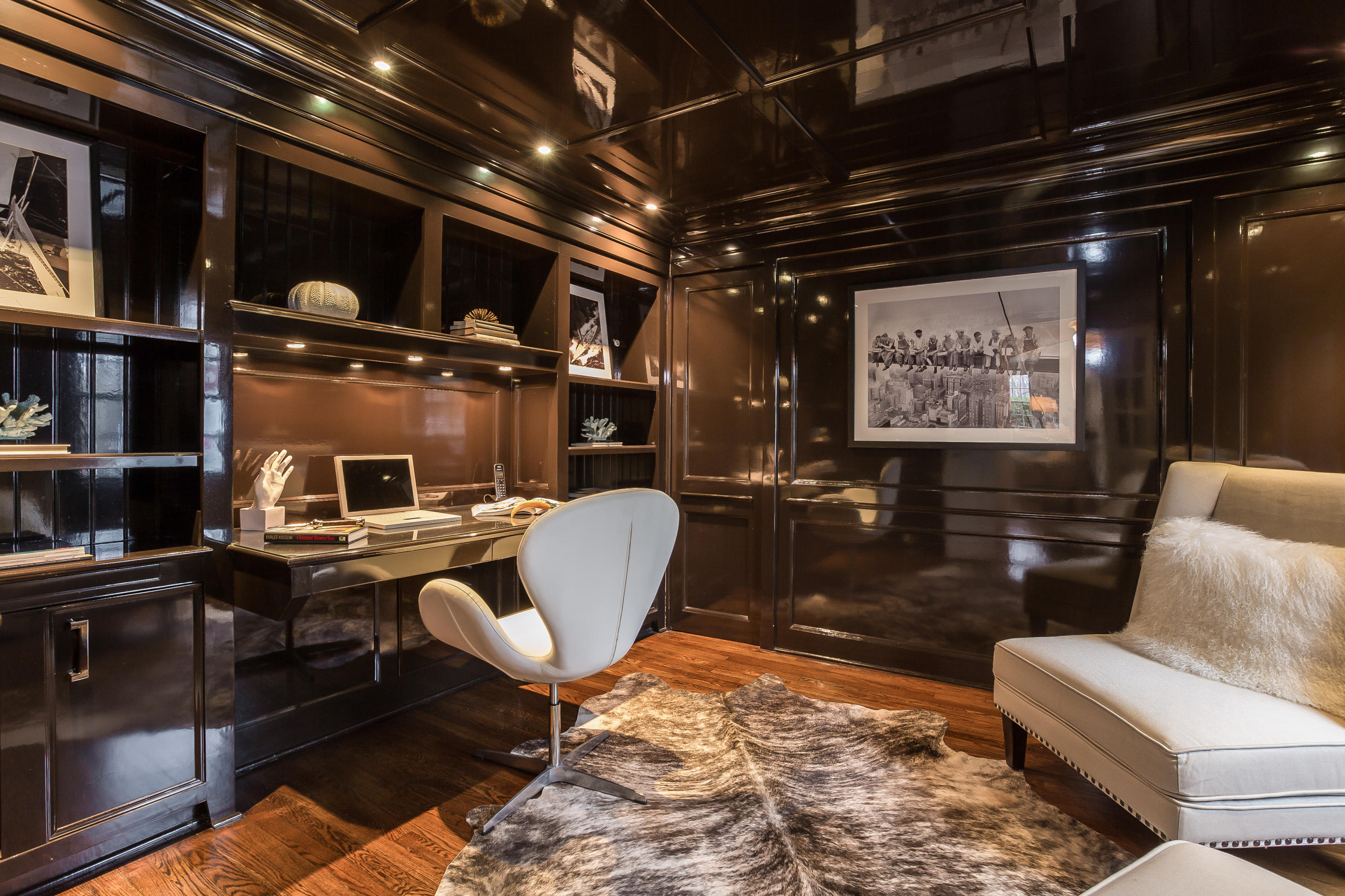 256 Brookside Road Darien, CT 06820 - Photo 22 of 66 a room with furniture